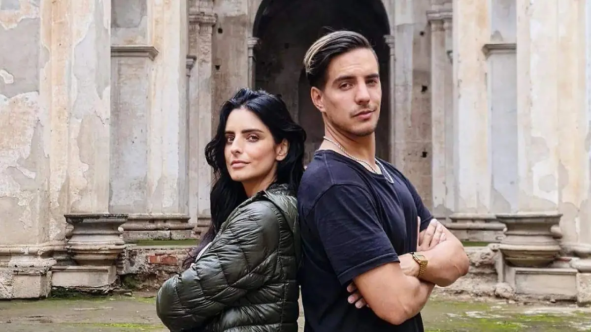 Aislinn Derbez posa con poca ropa y Vadhir reacciona